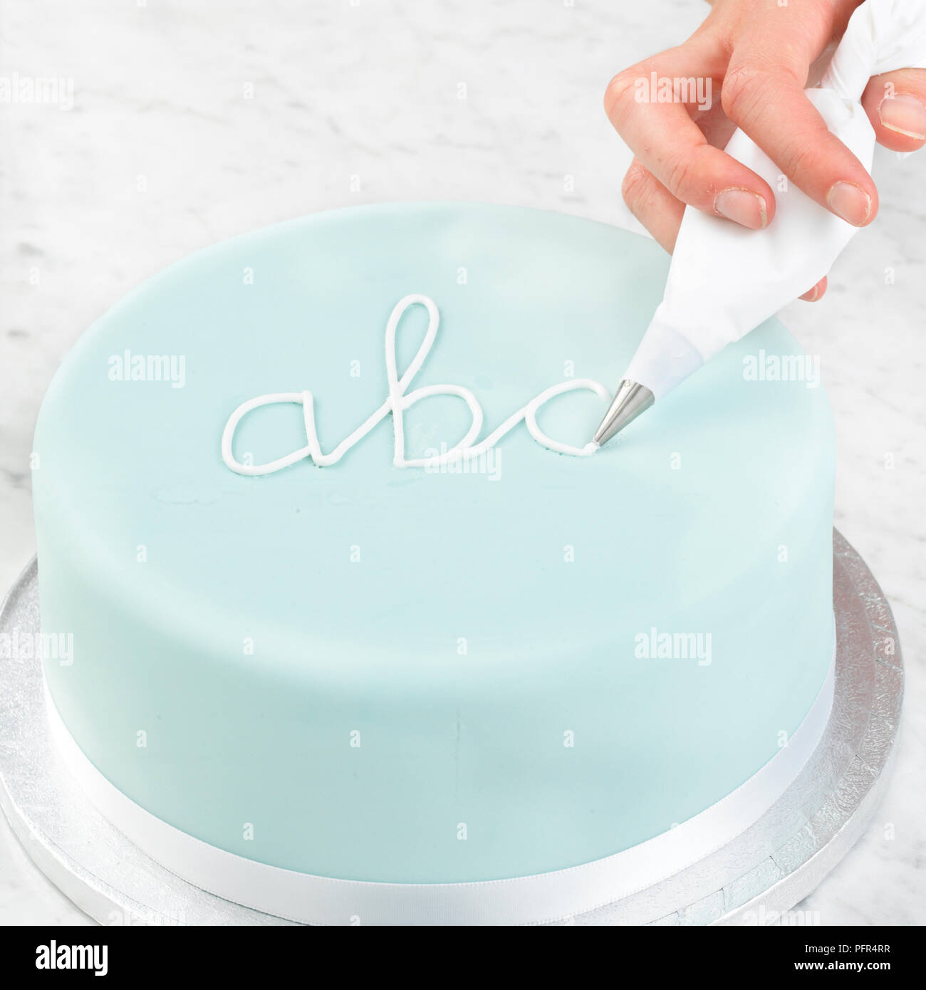 Piping cake hi-res stock photography and images - Alamy