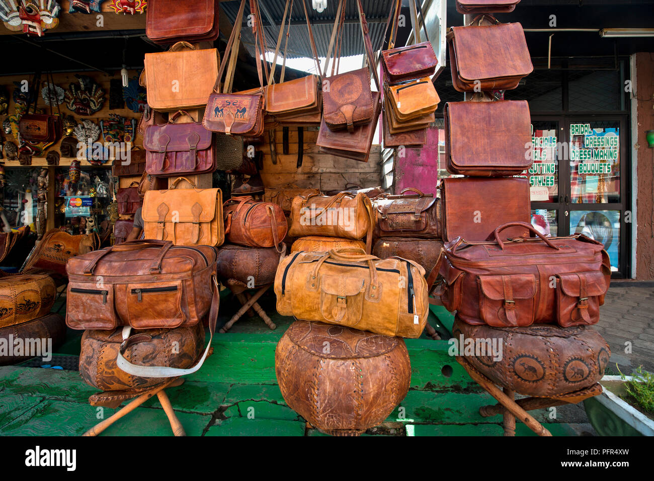 Leather bag stall hi-res stock photography and images - Alamy