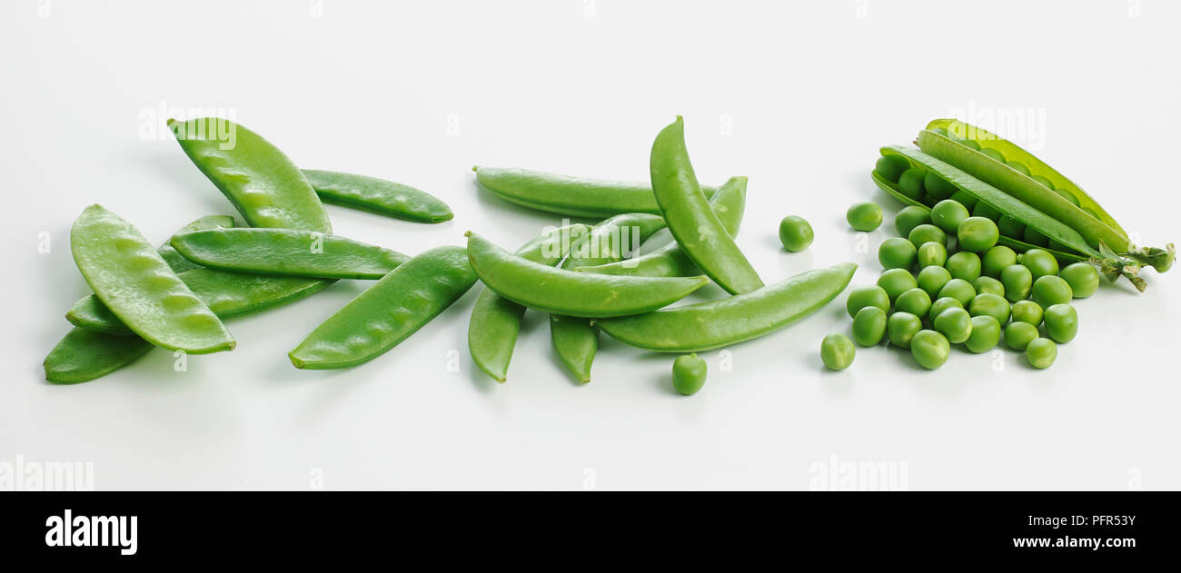 Mangetouts, sugarsnap peas and peas in pod Stock Photo