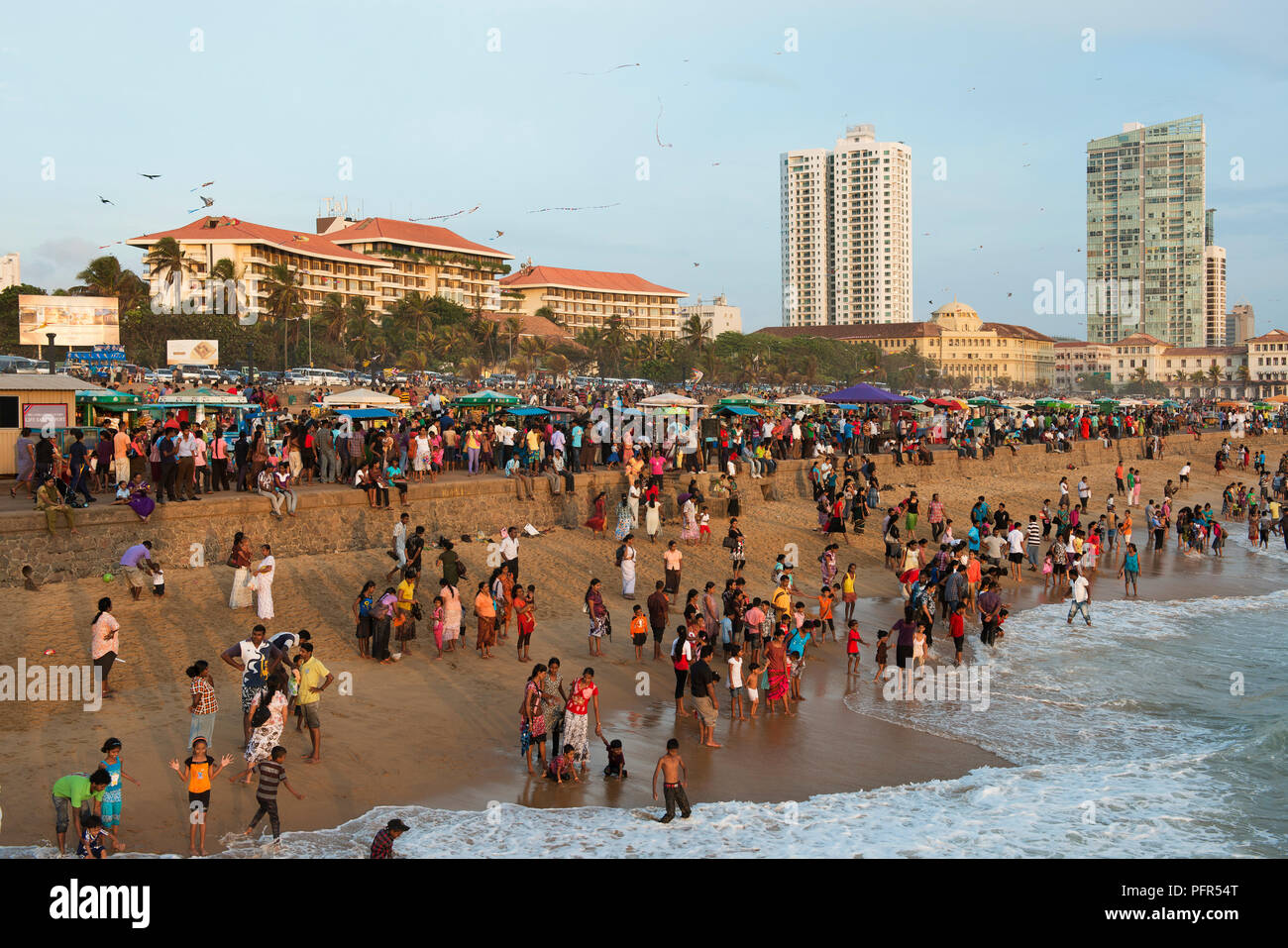 Sri Lanka, Western Province, Colombo, Galle Face Green, tourist enjoying on beach Stock Photo Sri Lanka, Western Province, Colombo, Galle Face Green, tourist enjoying on beach Stock Photo