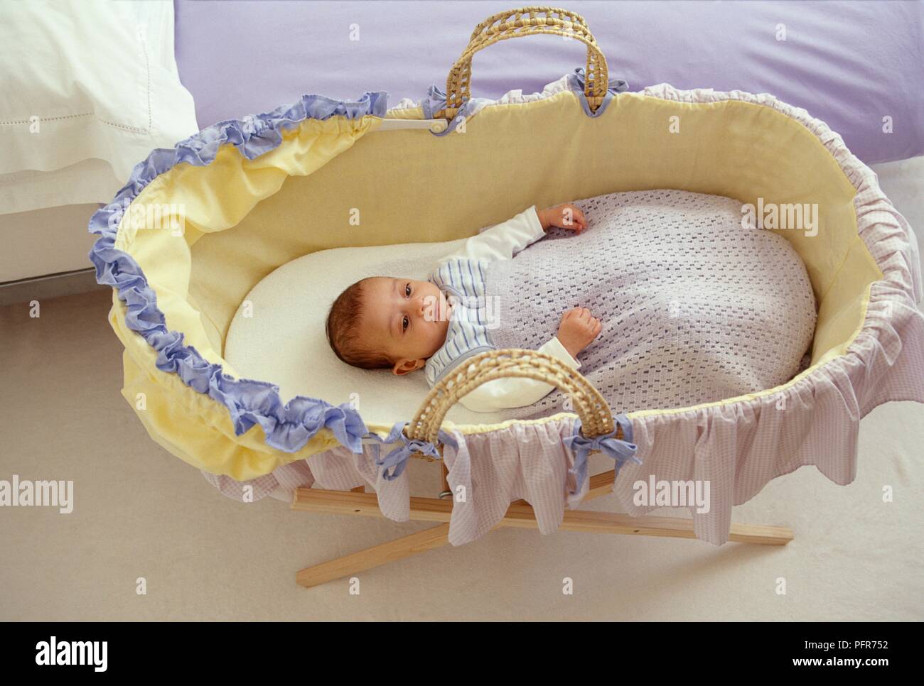 Baby Buggy Pram Cot Moses Soft White Star Bubble Blanket Elli & Raff  75x90cm 