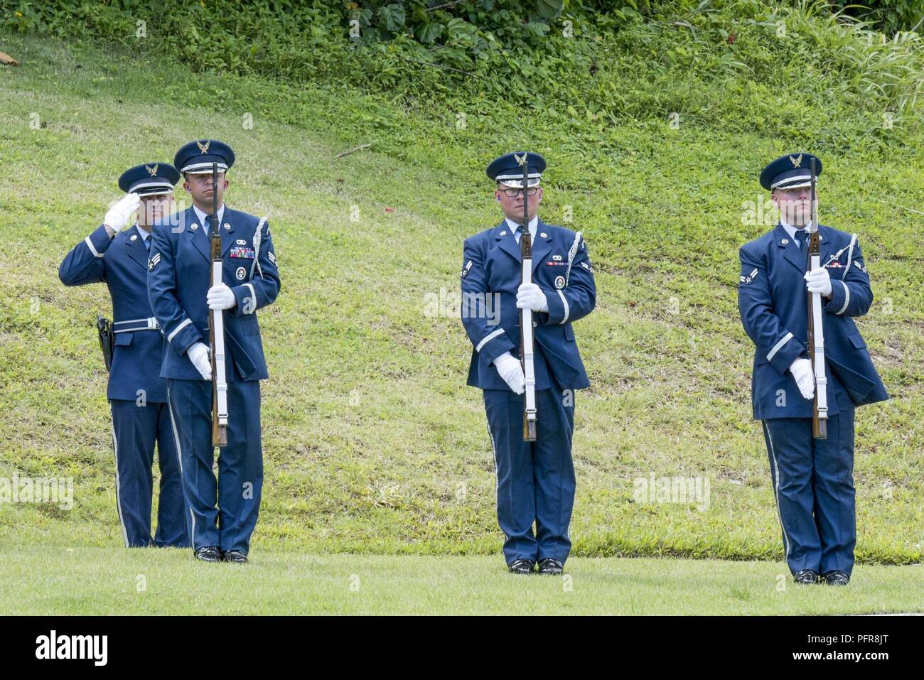 Military funeral 21 gun salute hi-res stock photography and images - Alamy