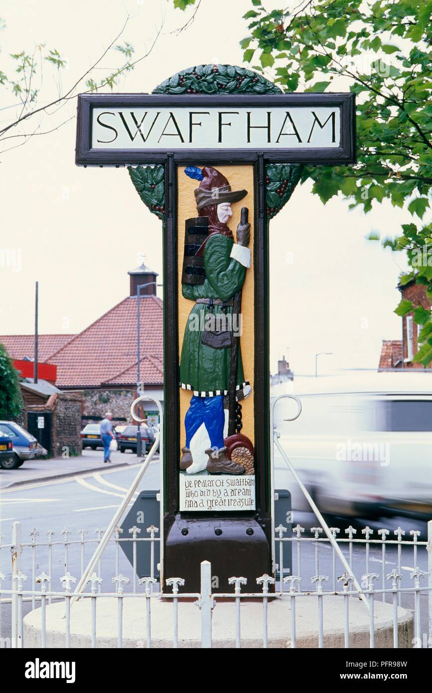 Great Britain, England, Norfolk, Swaffham, historic figure of the pedlar John Chapman on town sign Stock Photo