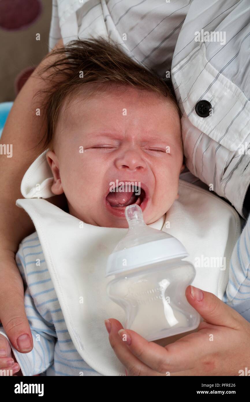 baby cries during bottle feeding