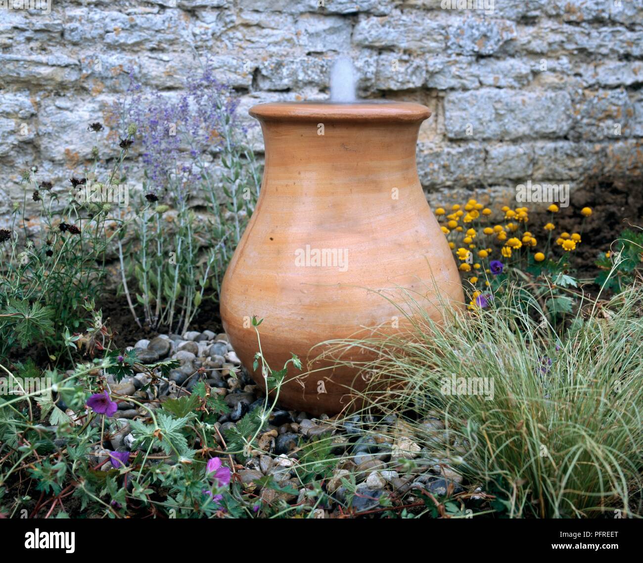Water feature urn garden hires stock photography and images Alamy