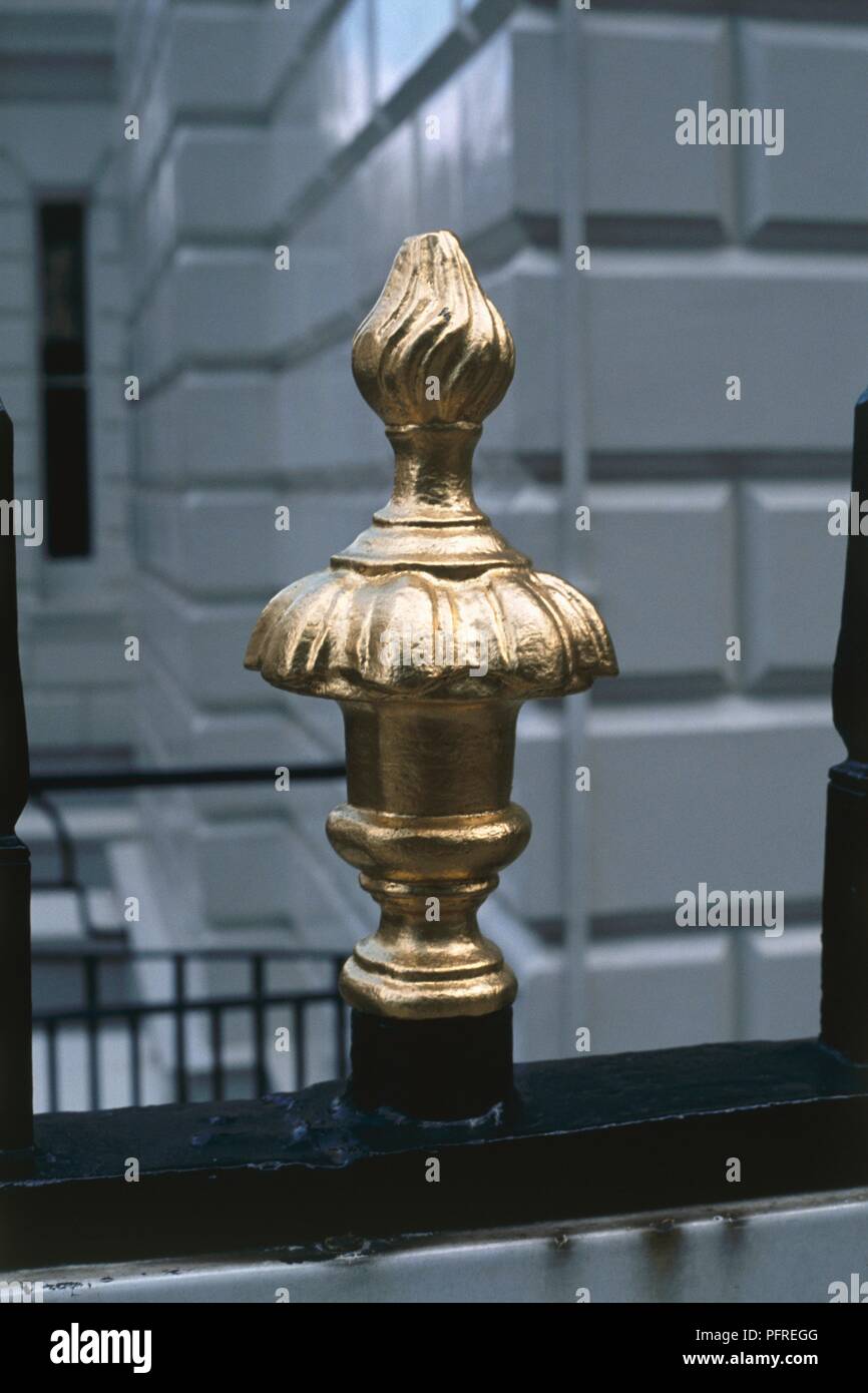 Great Britain, England, London, gold ornament on railing, closeup