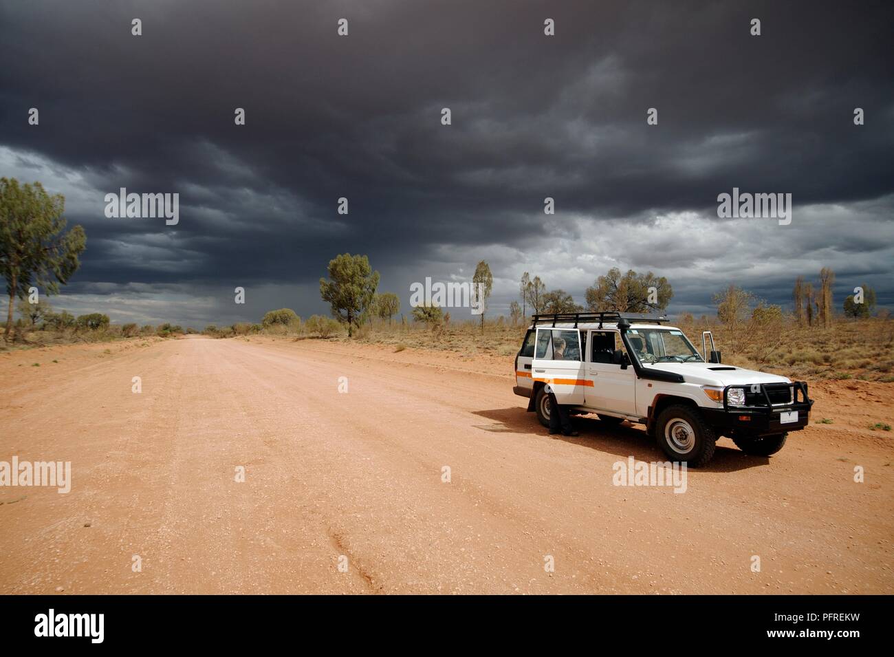 Australia, Northern Territory, 4-wheel-drive parked on Mereenie Loop Road Stock Photo