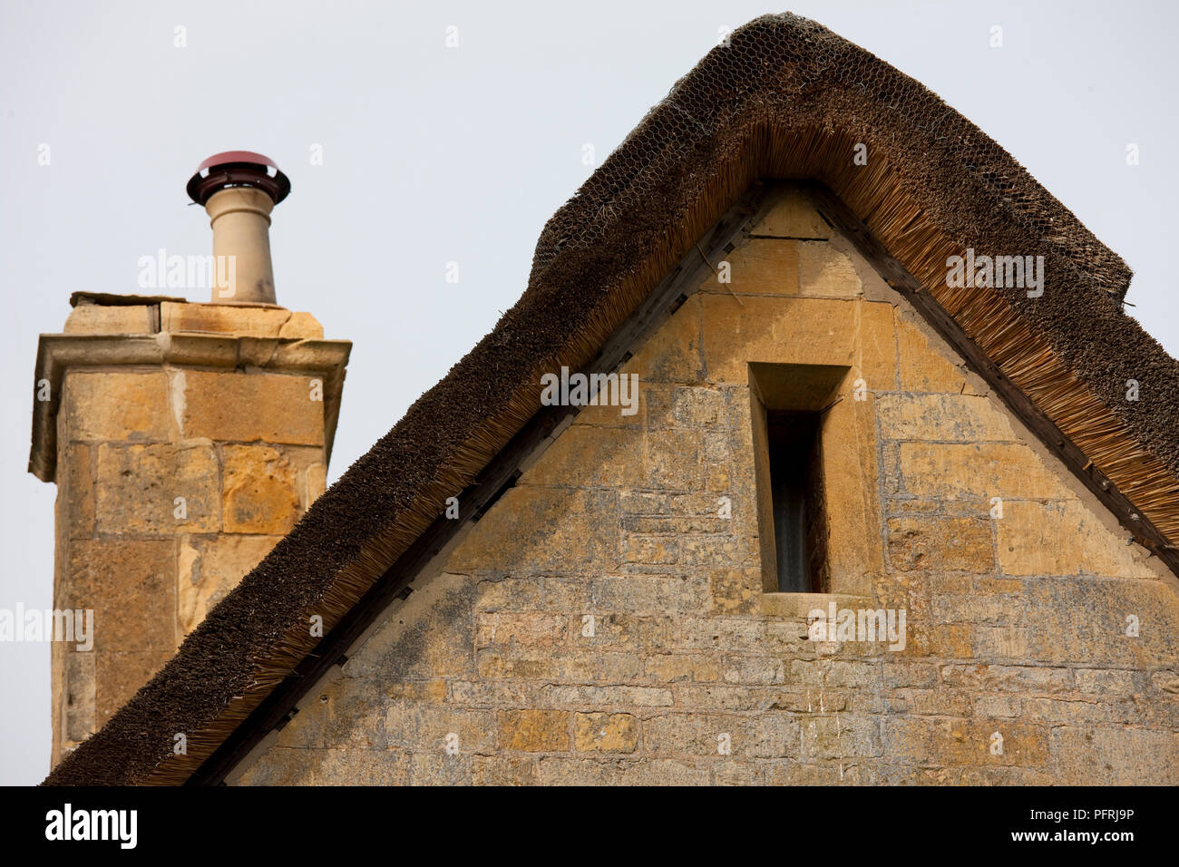 Great Britain, England, Gloucestershire, Chipping Campden, gable with thatched roof of tudor cottage in village Stock Photo