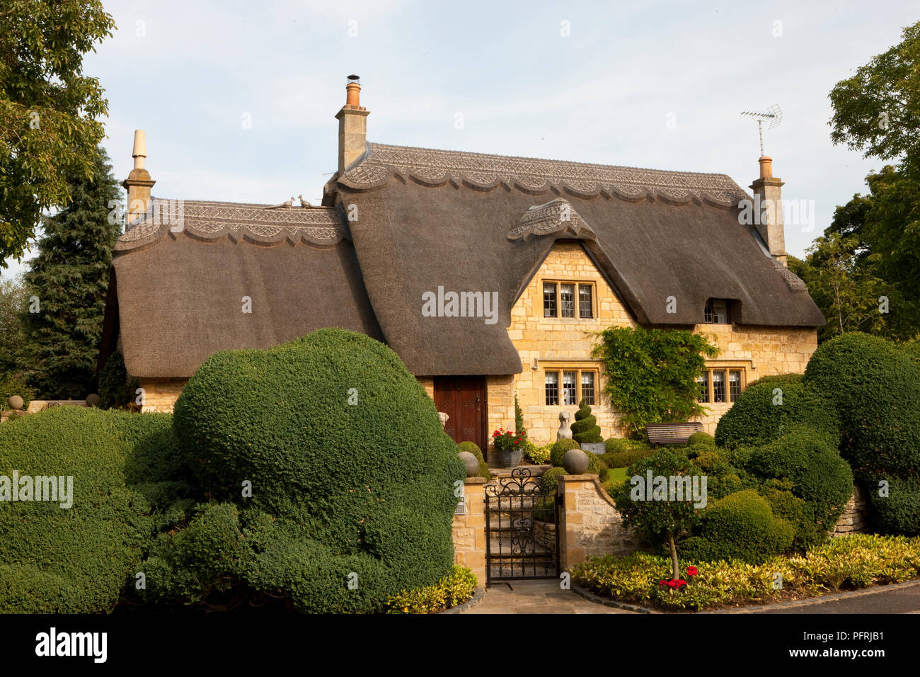 Great Britain, England, Gloucestershire, Chipping Campden, cottage with thatched roof Stock Photo