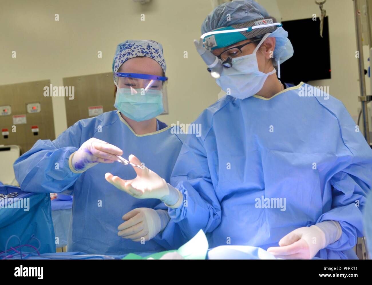 Jacksonville Fla May 16 2018 Hospitalman Sarah Rader Hands A