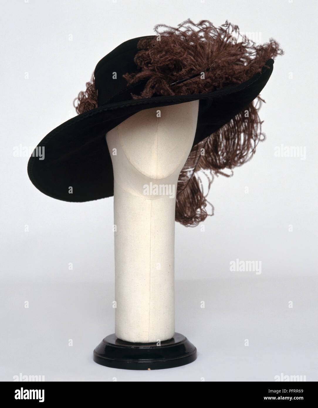 old fashioned women's hats