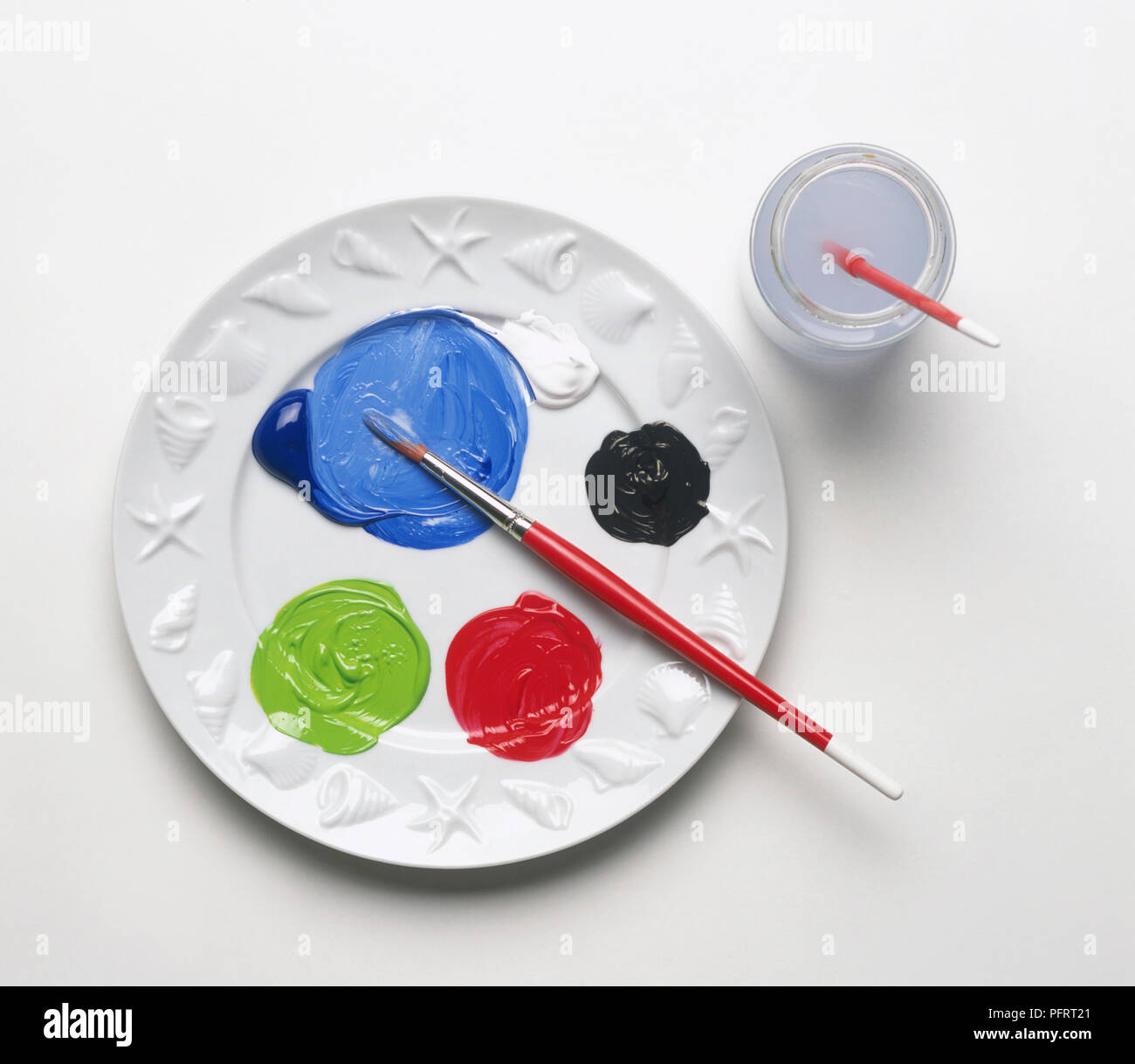 Close up colourful art palette hi-res stock photography and images - Alamy