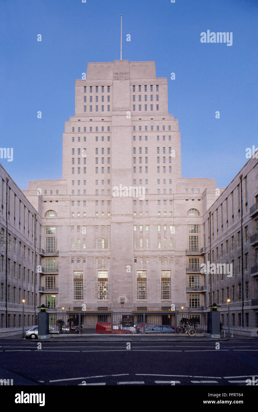 Bloomsbury, London: Great Britain, London, Bloomsbury, Senate House, Art Deco facade of mid-20th century building Stock Photo