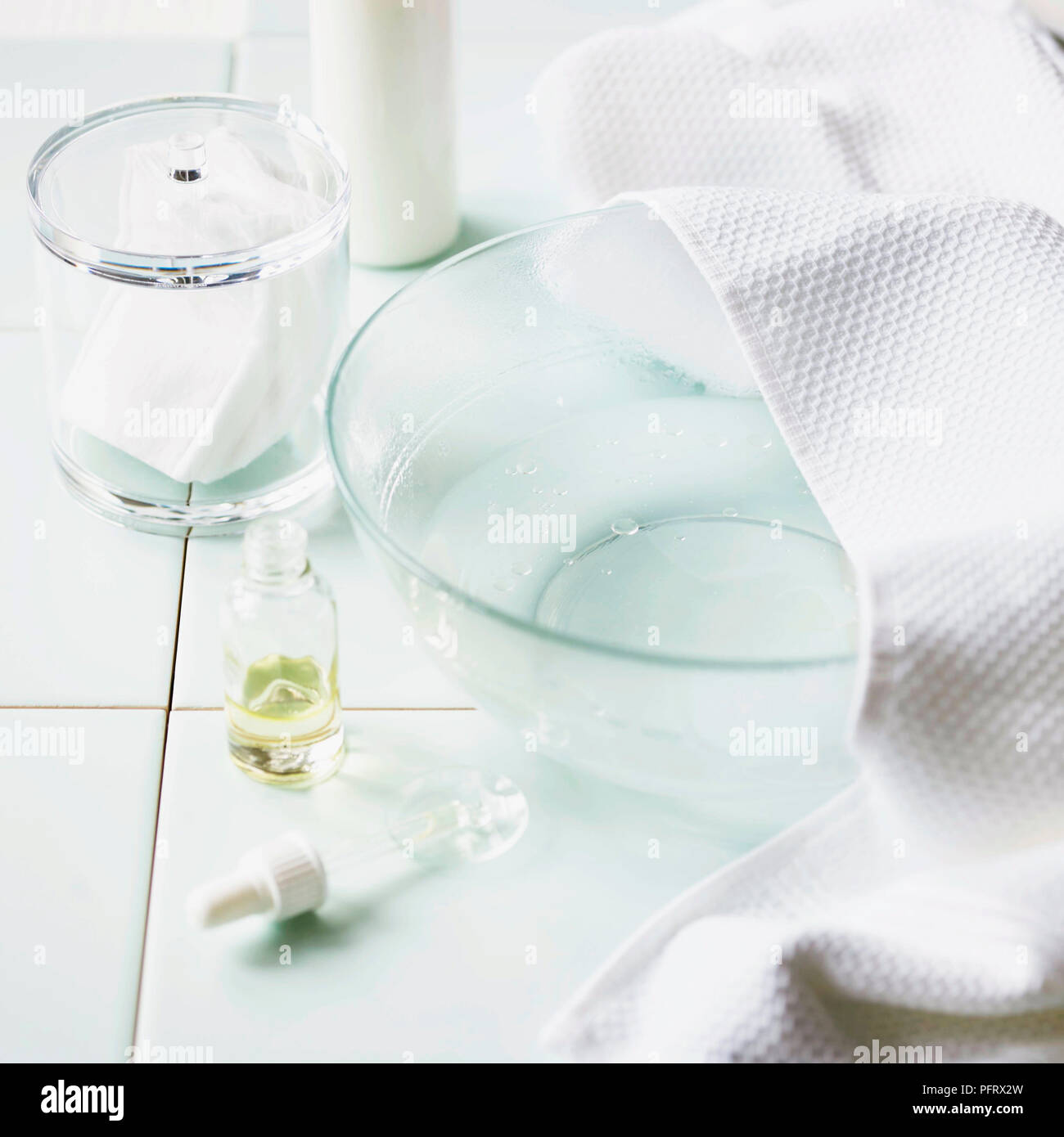 Aromatherapy inhalation bowl hires stock photography and images Alamy