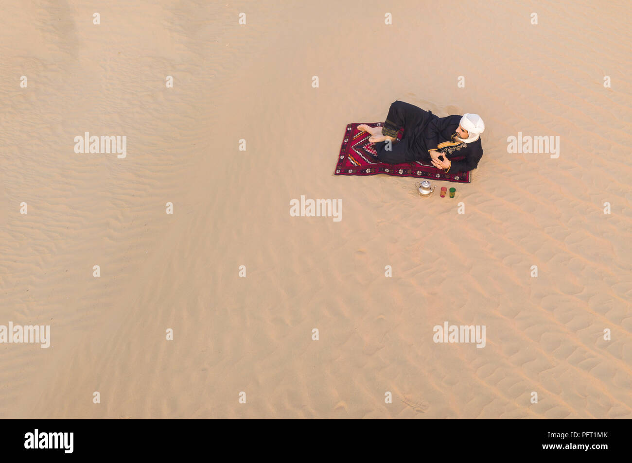 tuareg man drinking tea in a desert Stock Photo Alamy