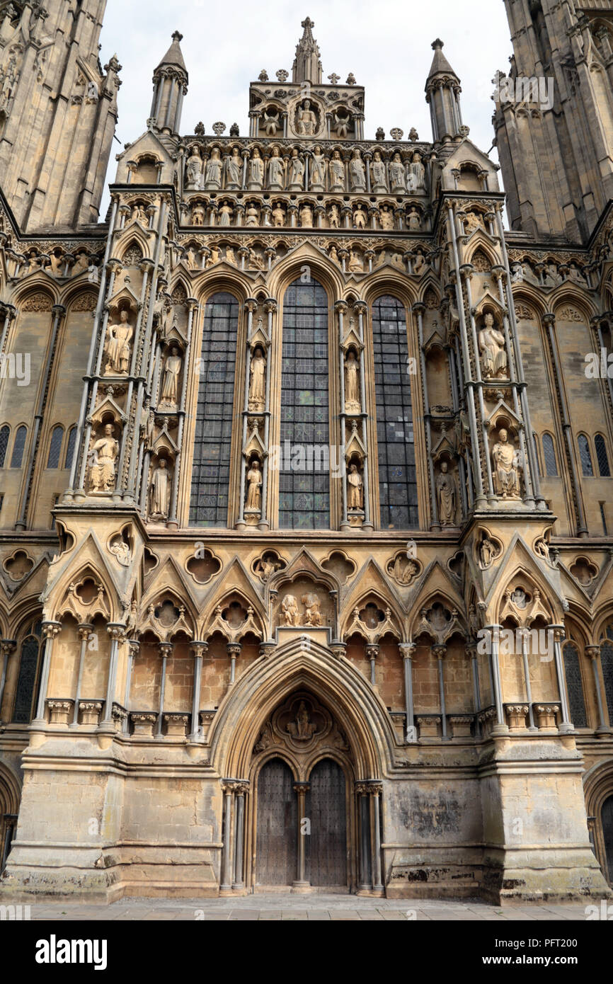 Wells cathedral facade hi-res stock photography and images - Alamy
