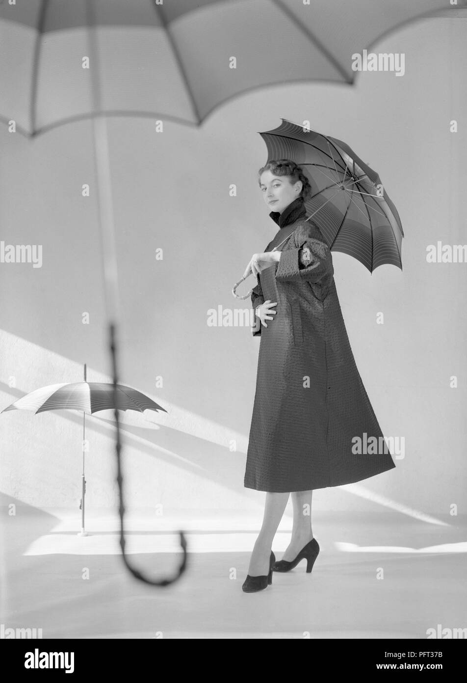 50s fashion women Black and White Stock Photos & Images - Alamy