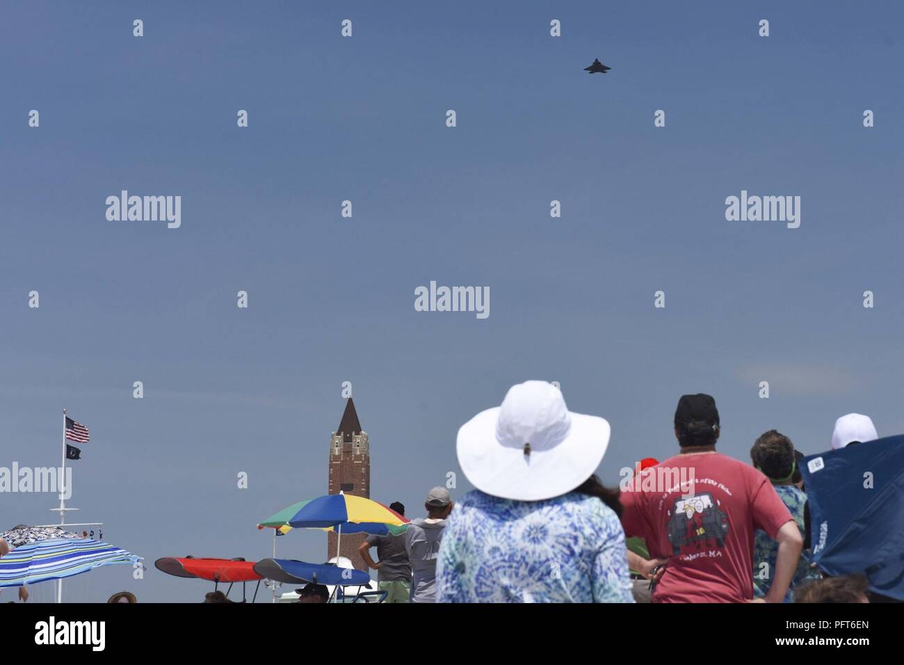 Spectators watch the U.S. Air Force F-22 Raptor Demonstration Team ...