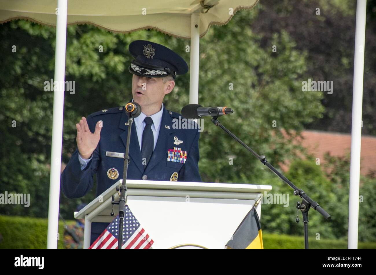Waregem, Belgium – U.S. Air Force Brig. Gen. Dieter Bareihs, Director of Plans, Programs and Analysis for Headquarters U.S. Air Forces in Europe and Air Forces Africa, pays tribute to the fallen Soldiers of World War I, during a Memorial Day ceremony at Flanders Field American Cemetery on May 27, 2018. This annual ceremony honors the men and women who gave the ultimate sacrifice for the liberation of Europe during WWI Stock Photo