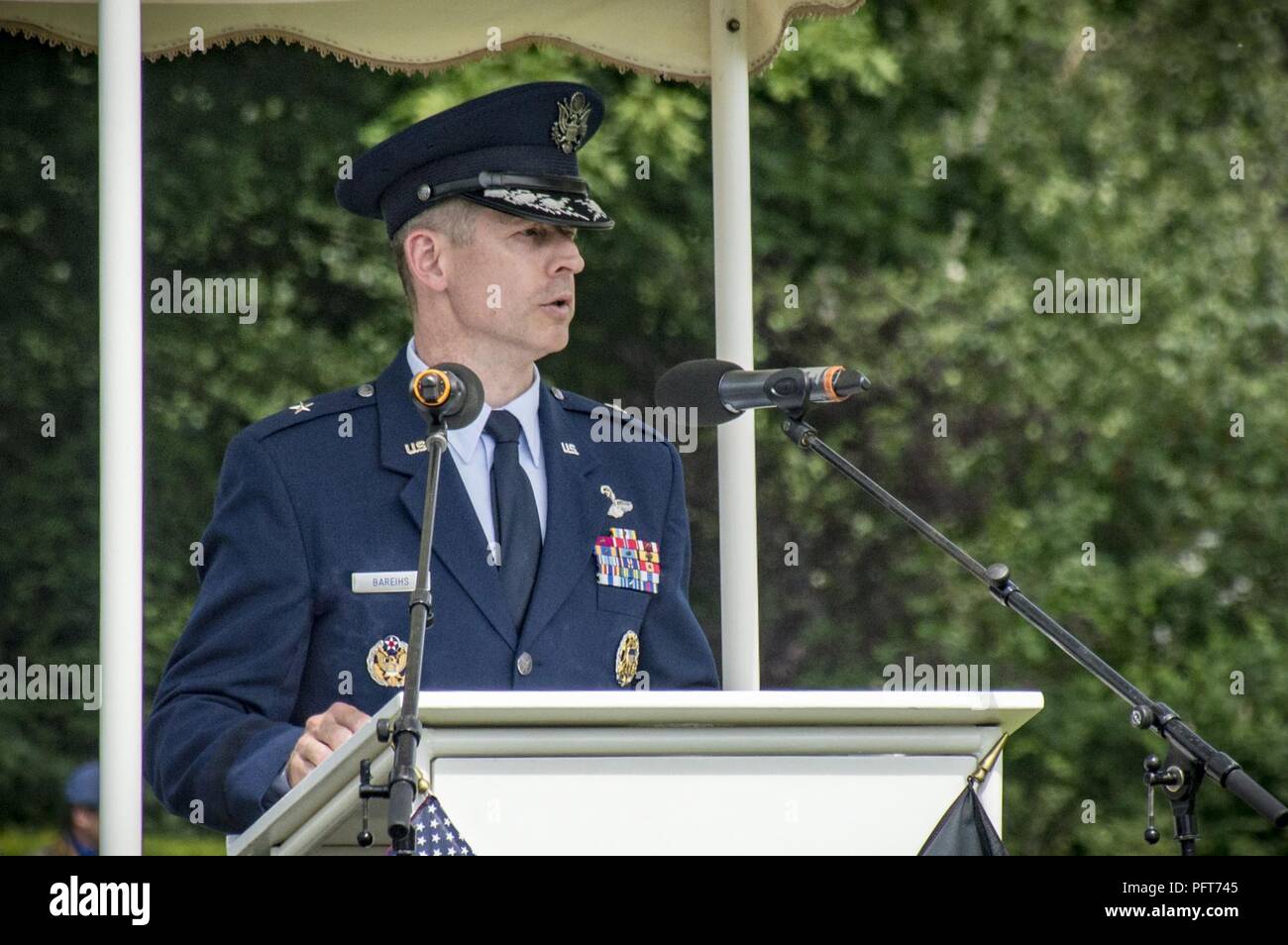 Waregem, Belgium – U.S. Air Force Brig. Gen. Dieter Bareihs, Director of Plans, Programs and Analysis for Headquarters U.S. Air Forces in Europe and Air Forces Africa, pays tribute to the fallen Soldiers of World War I, during a Memorial Day ceremony at Flanders Field American Cemetery on May 27, 2018. This annual ceremony honors the men and women who gave the ultimate sacrifice for the liberation of Europe during WWI Stock Photo