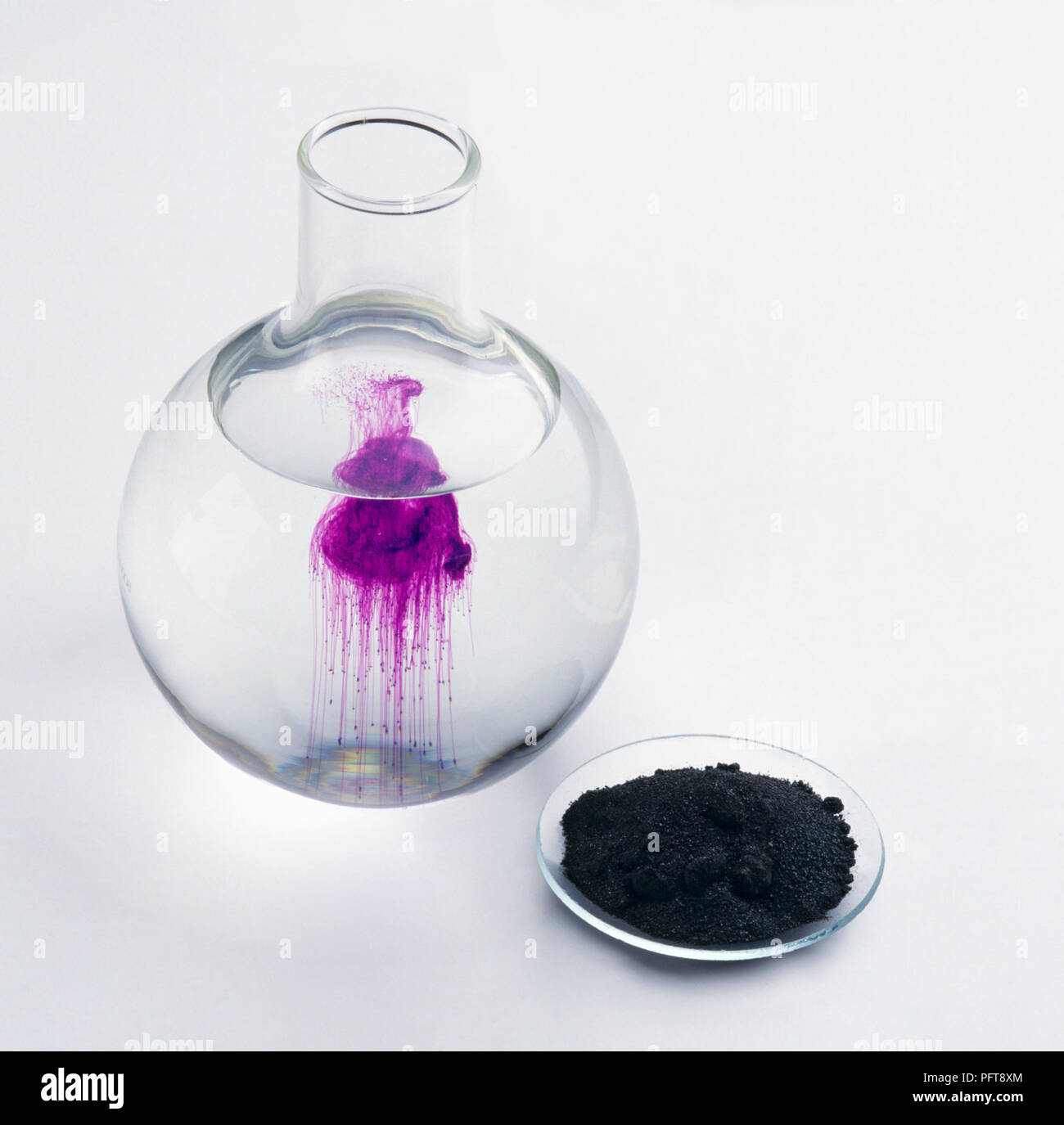 644 Potassium Permanganate Solution Images, Stock Photos, 3D