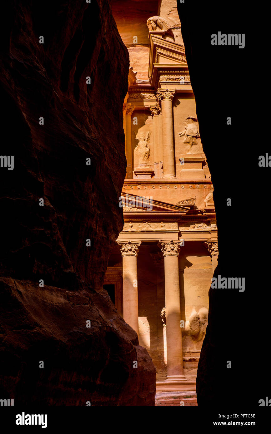 The Treasury, Al Khazneh in the lost city of Petra, Jordan Stock Photo