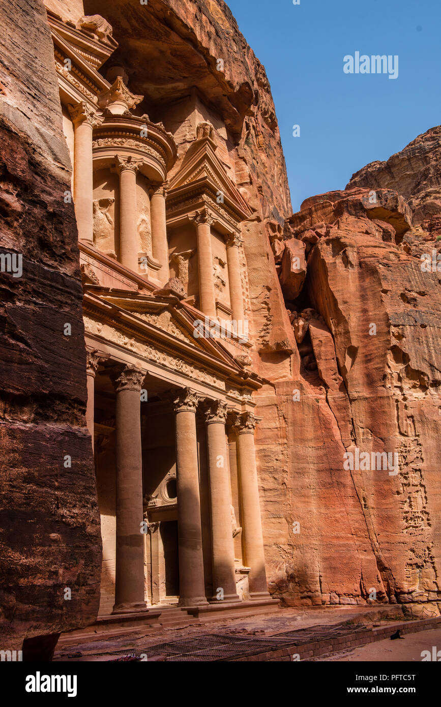 The Treasury, Al Khazneh in the lost city of Petra, Jordan Stock Photo