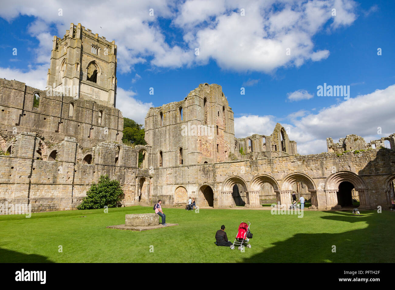 Fountains Abbey in Ripon, North Yorkshire Stock Photo Alamy