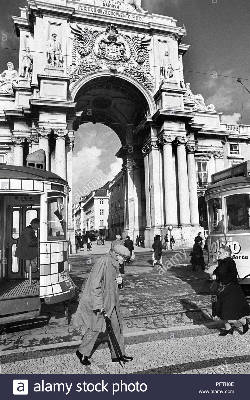 Hunched Old Man Stock Photos & Hunched Old Man Stock Images Alamy