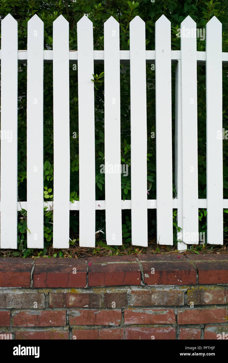 Brick house picket fence hires stock photography and images Alamy