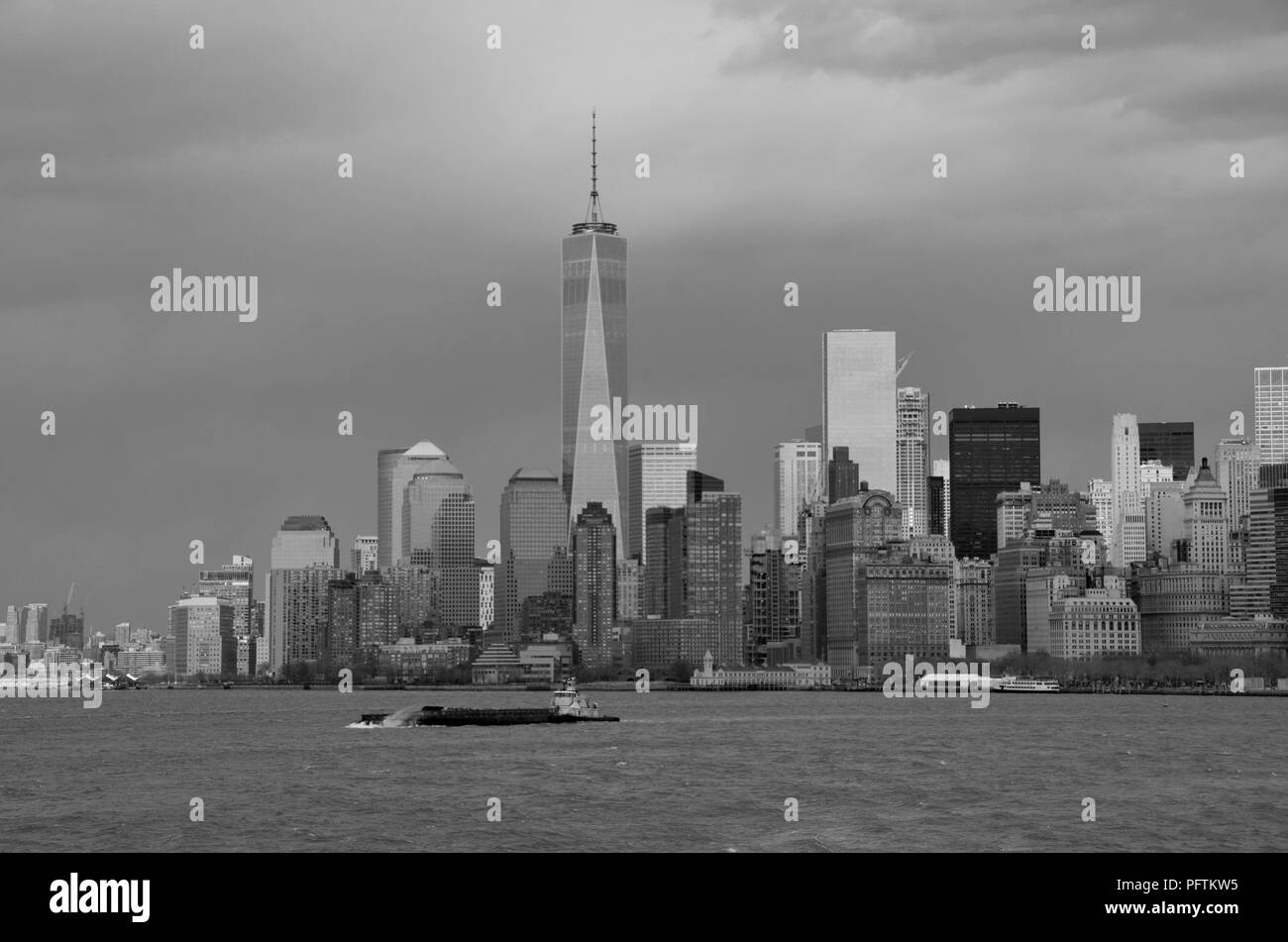 Midtown manhattan office towers Black and White Stock Photos & Images ...