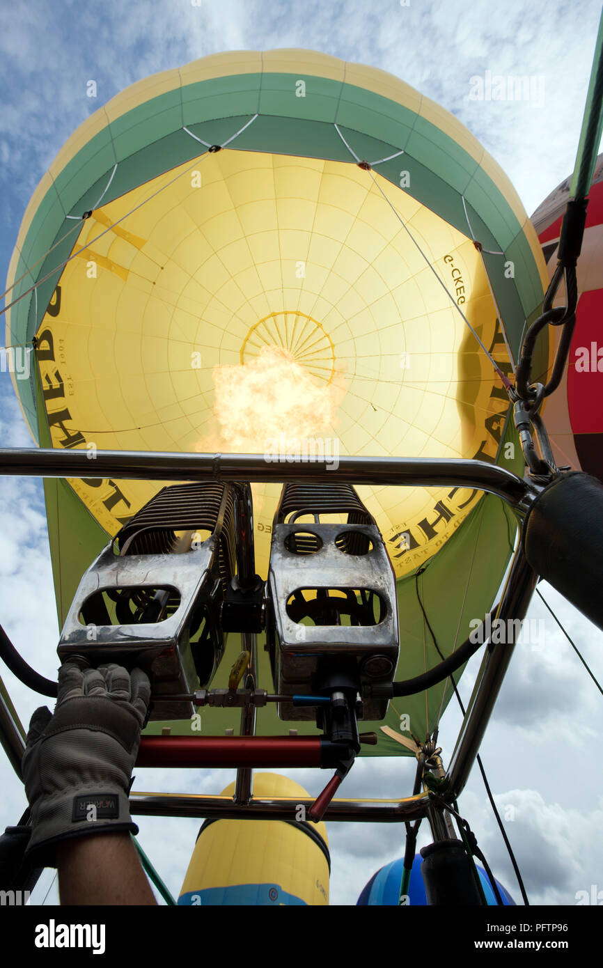 Hot air balloon uk bristol hires stock photography and images Alamy