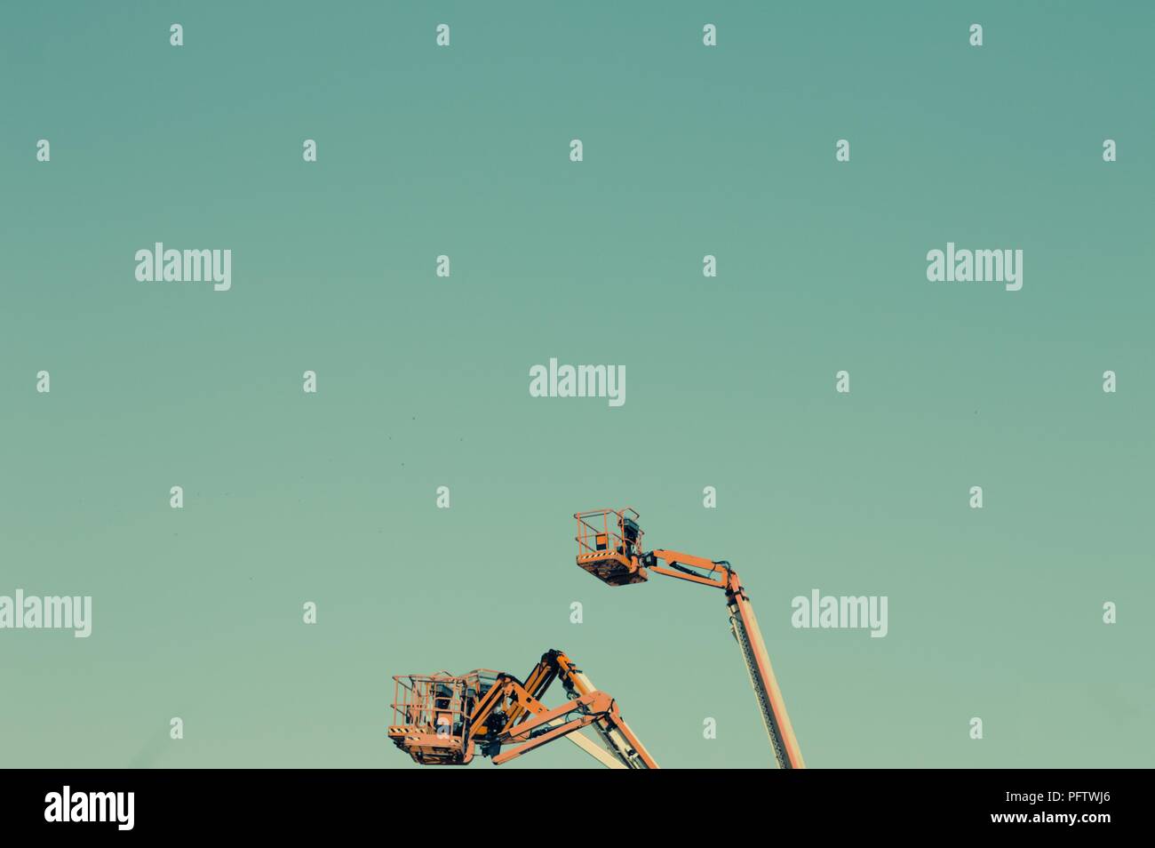 Yellow articulated boom lift hi-res stock photography and images - Alamy