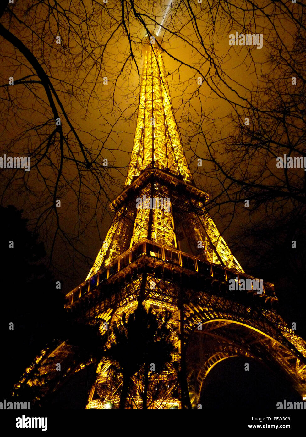 Eiffel Tower show of lights Stock Photo Alamy