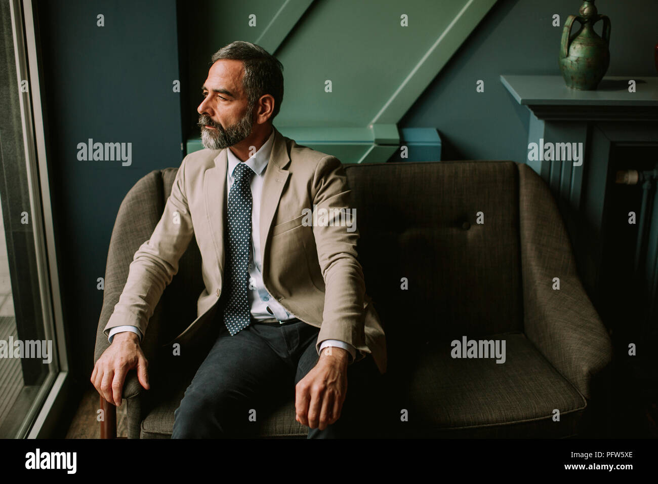 Old man in suit sitting hi-res stock photography and images - Alamy