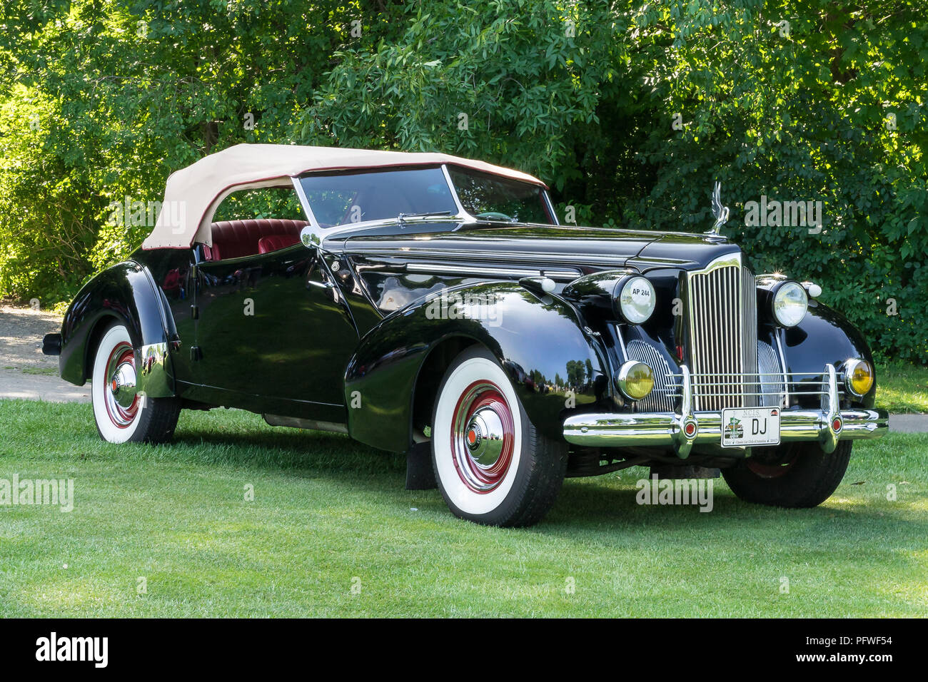 PLYMOUTH, MI/USA - JULY 29, 2018: A 1938 Packard car on display at the  Concours d'Elegance of America car show at the The Inn at St. John's Stock  Photo - Alamy