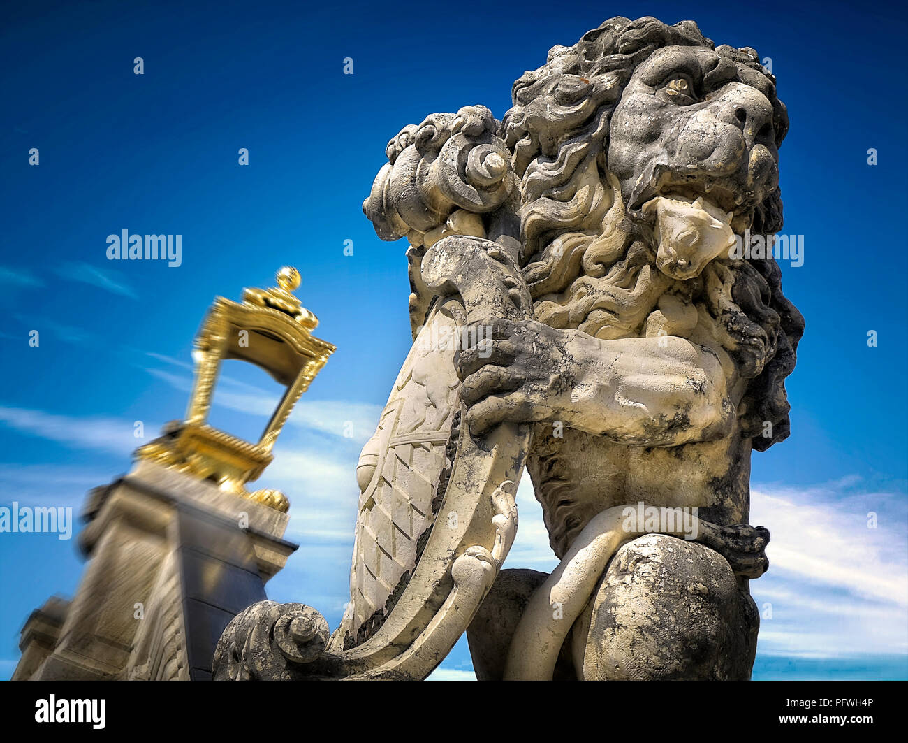 DE - BAVARIA: Royal Bavarian lion & crest at Nymphenburg Castle, Munich Stock Photo