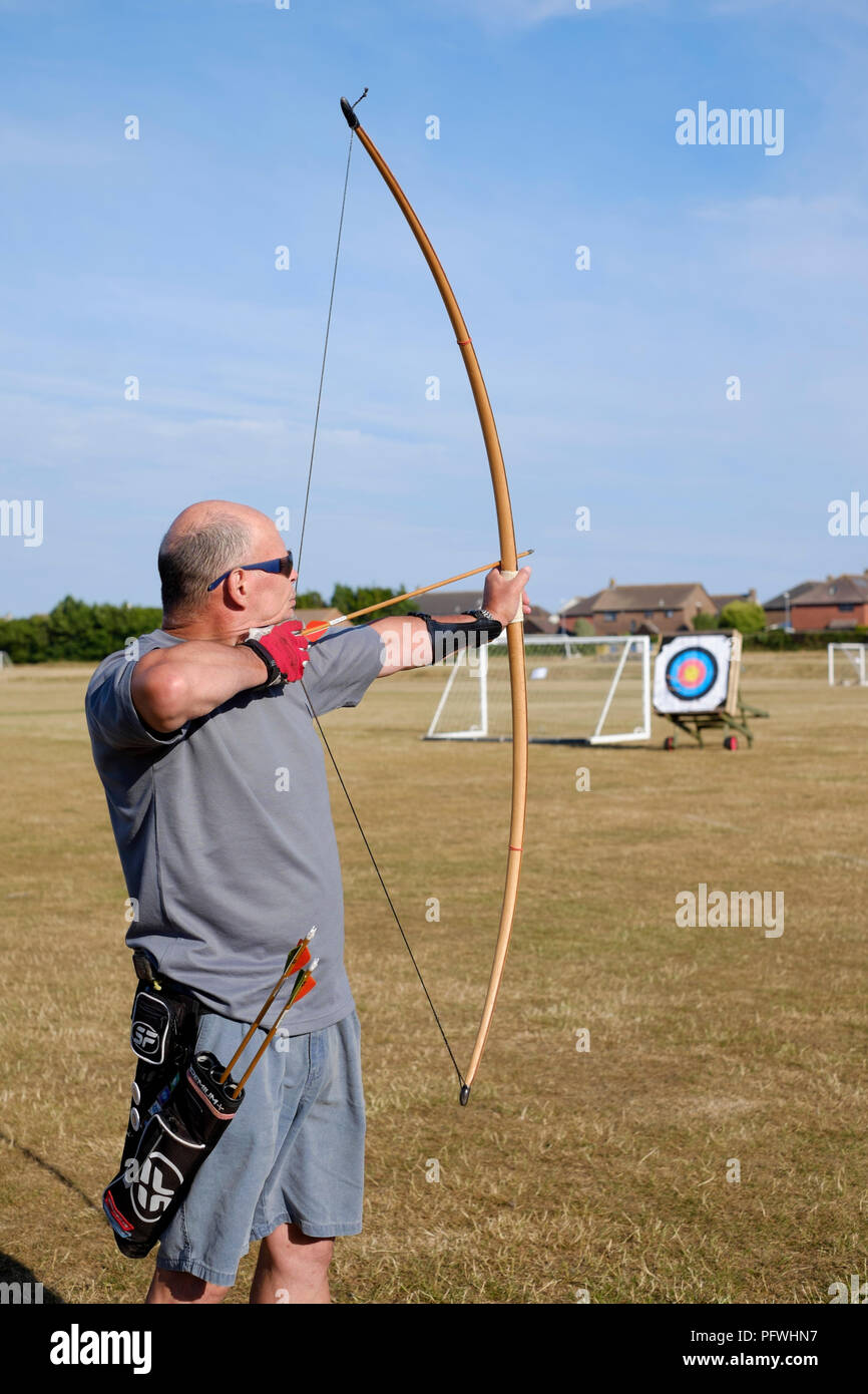 Archery bow and arrow shooting hires stock photography and images Alamy