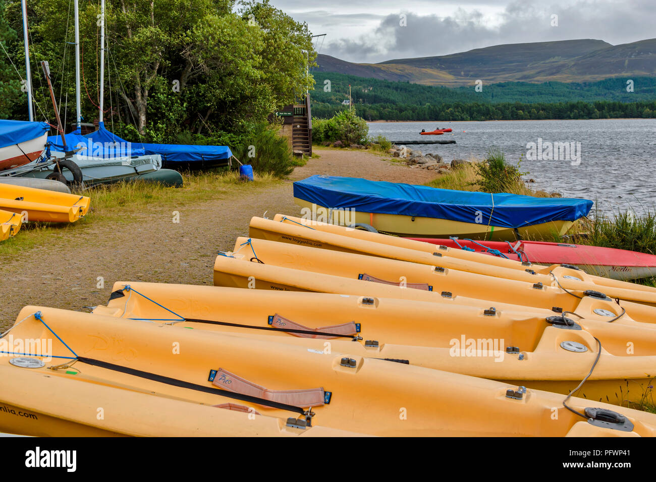LOCH MORLICH NEAR AVIEMORE SCOTLAND SHORELINE WITH SAIL BOATS OR DINGHYS AND THE YACHT CLUB BUILDING Stock Photo