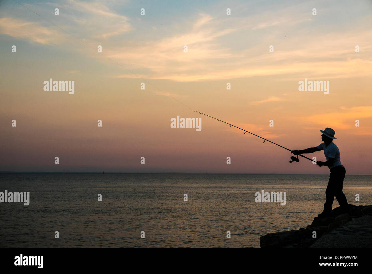 26-08-16. Stratford, Connecticut, USA. Fishing from the rocks at Point No Point. Photo: © Simon Grosset Stock Photo