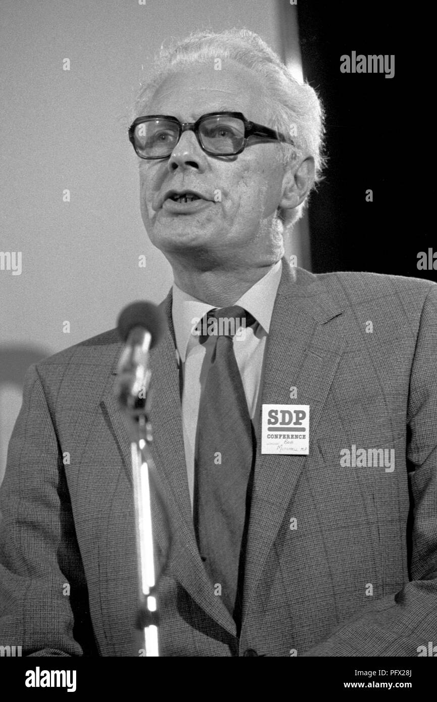 Bob Mitchell, MP for Southampton, Itchen, who left the Labour Party earlier this week after 37 years to join the Social Democratic Party, is addressing delegates at the SDP conference at Central Hall, Westminster, London Stock Photo