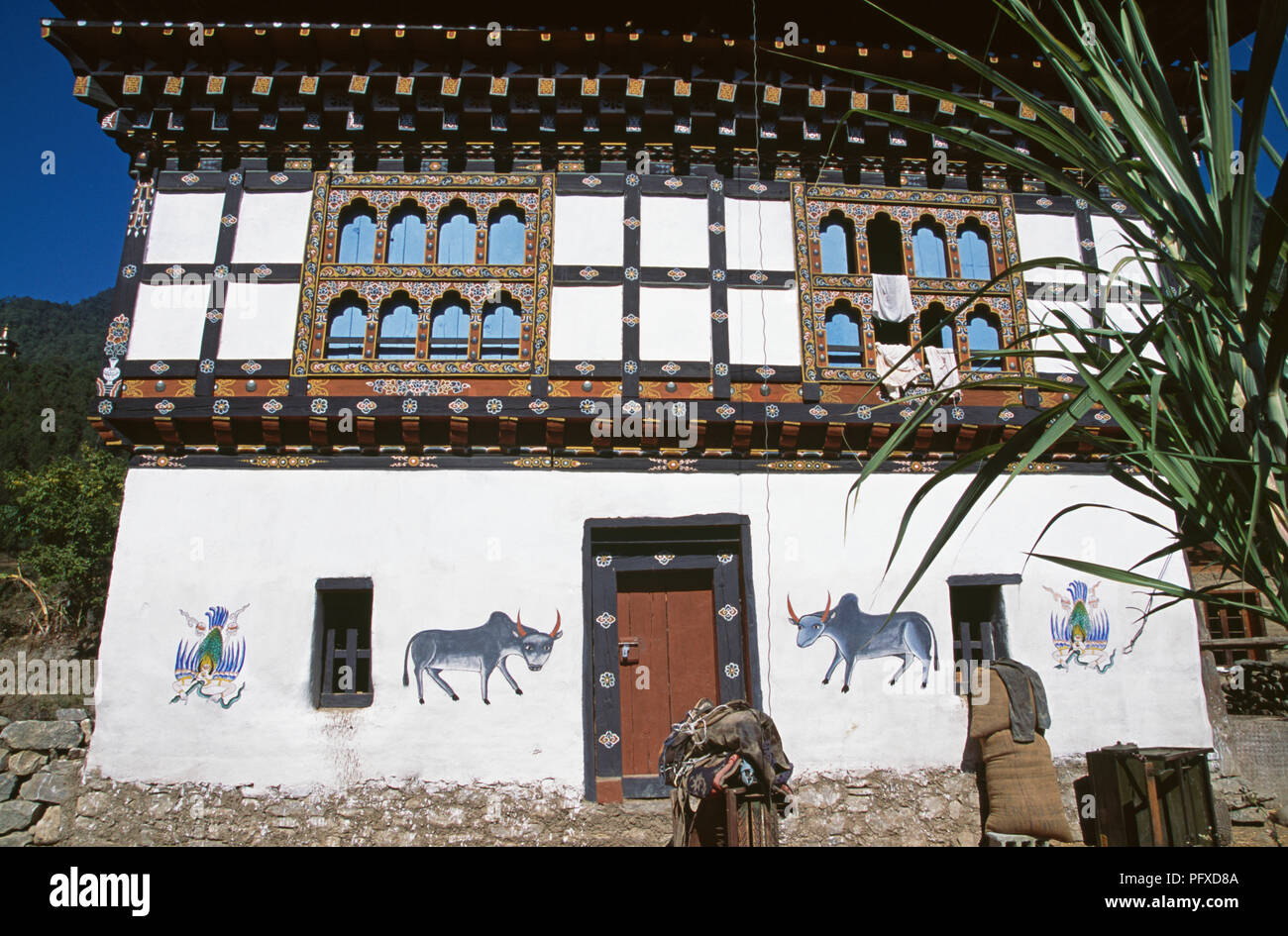Decorated farmhouse in upper Punakha valley, Bhutan Stock Photo