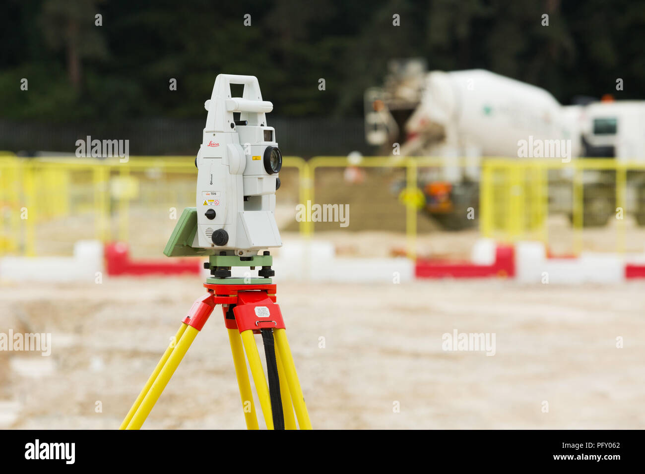 Leica Viva TS16 theodolite on construction building site. unsharpened Stock Photo