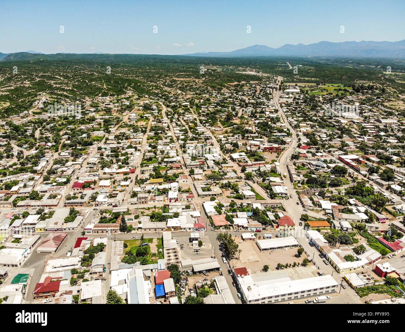 Moctezuma, Sonora Mexico. Sierra Madre Occidental. (Foto: LuisGutierrez/NortePhoto.com)   ...   Tiro de alto ángulo del scape de la ciudad contra el cielo. Townscape. High Angle Shot Of Townscape Against Sky Stock Photo