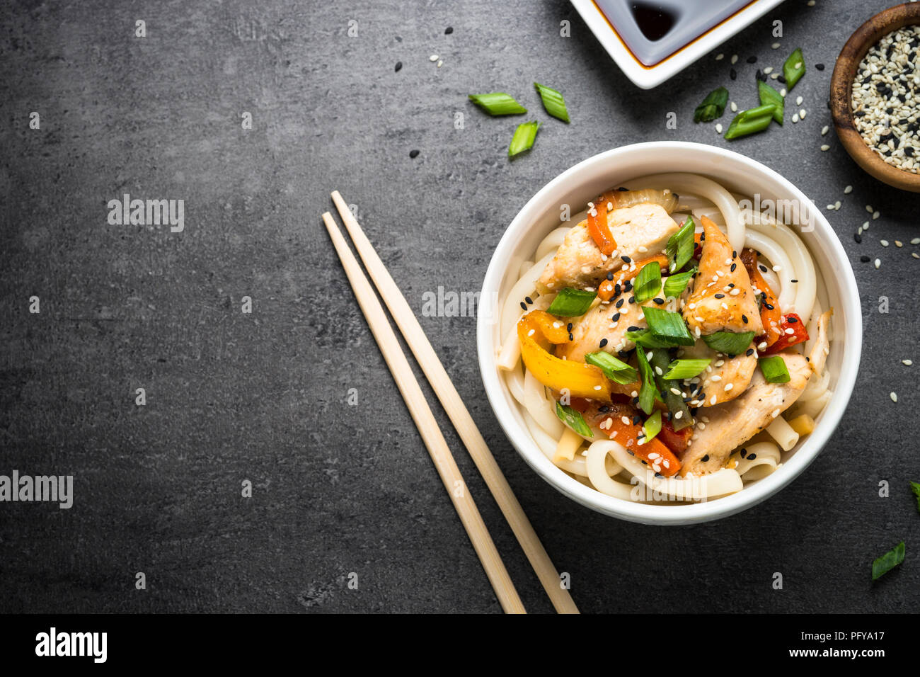 Udon stirfry noodles with chicken and vegetables Stock Photo Alamy