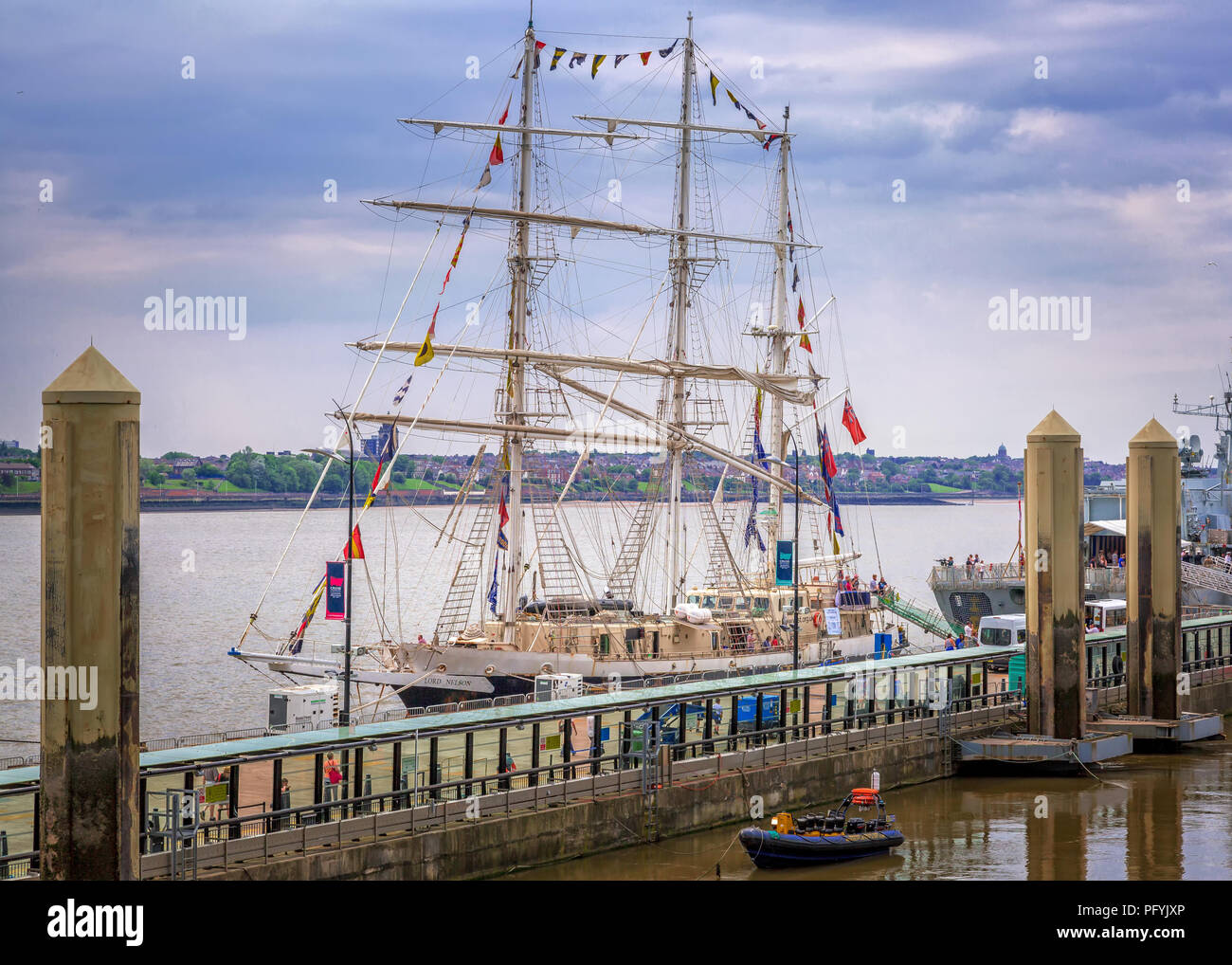 Ships of river mersey hires stock photography and images Alamy