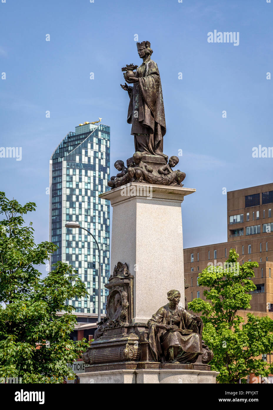 Statue of Sir Alfred Lewis Jones in Liverpool flanked by some city