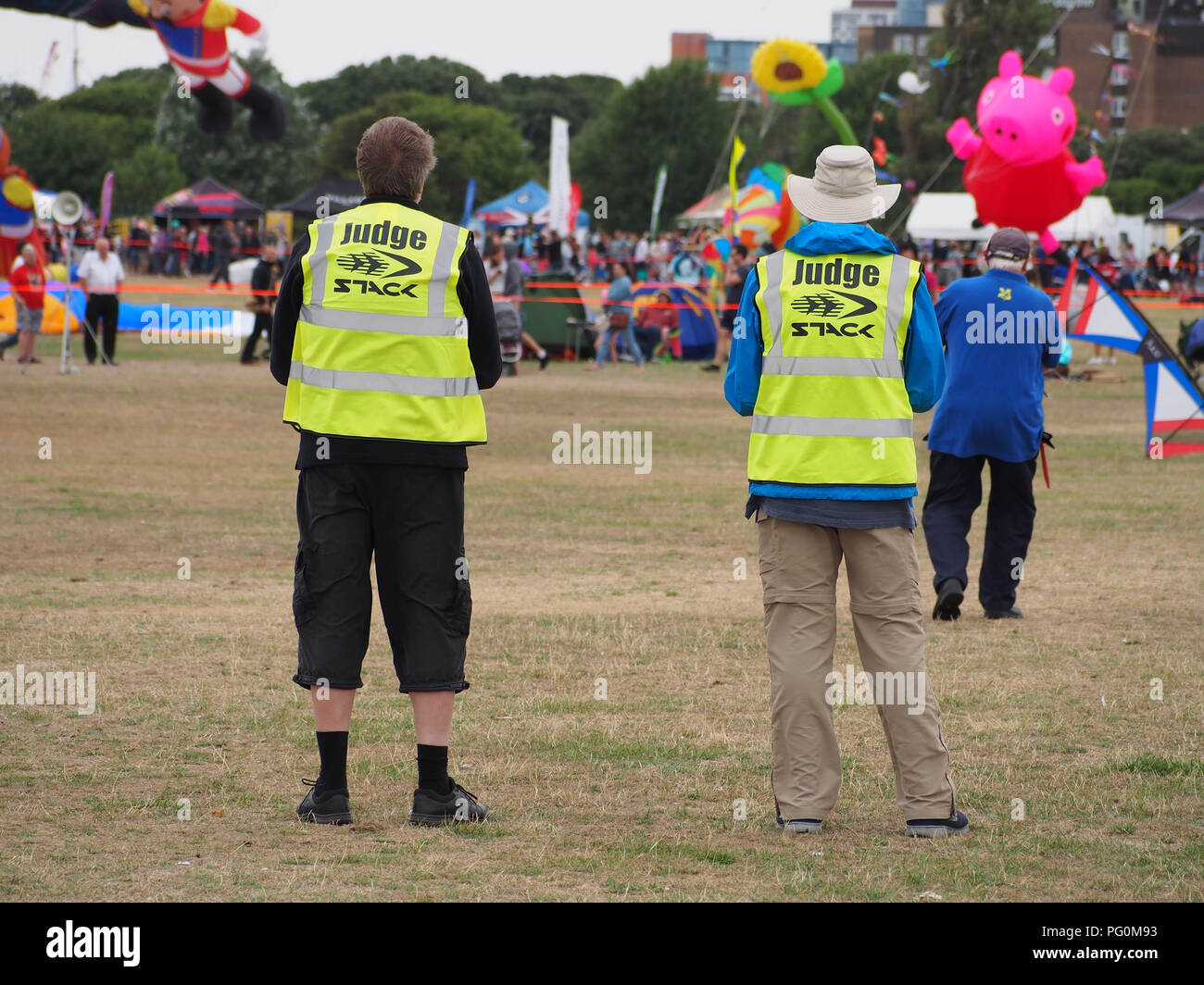 Kites flying hires stock photography and images Alamy