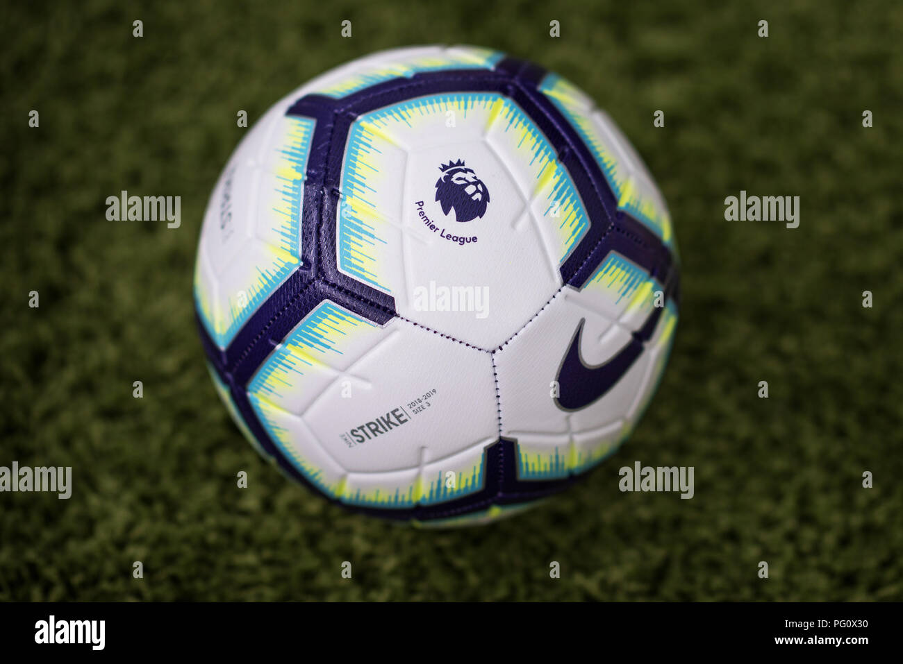 Nike Premier League Football 18 19 High Resolution Stock Photography and  Images - Alamy