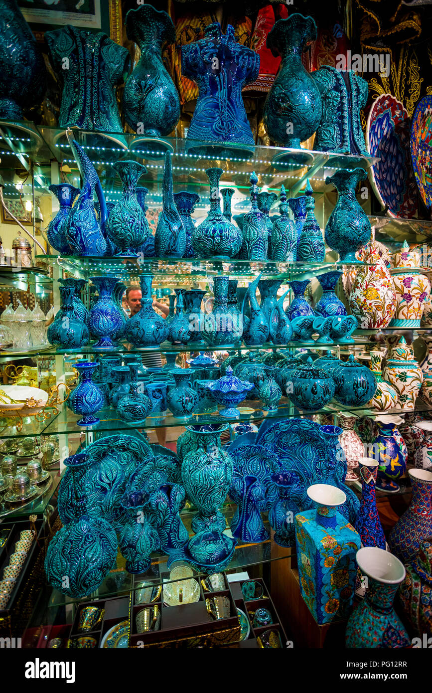 Turkish ceramics on sale at the Grand Bazaar in Istanbul, Turkey Stock ...